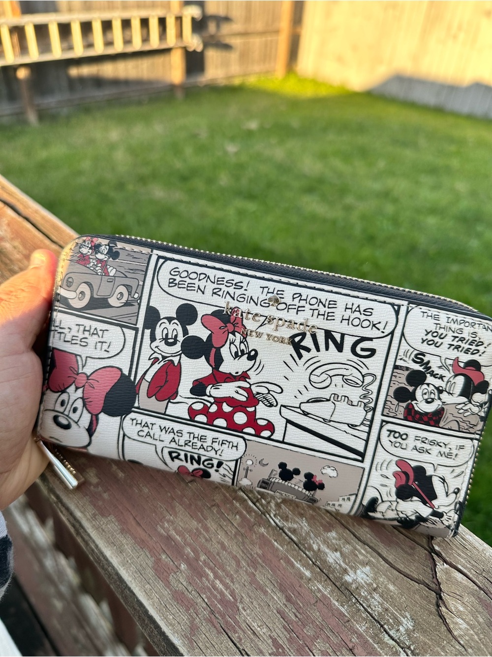 Kate spade
Disney Minnie Mouse Comic Zip Wallet - White/Black/Pink